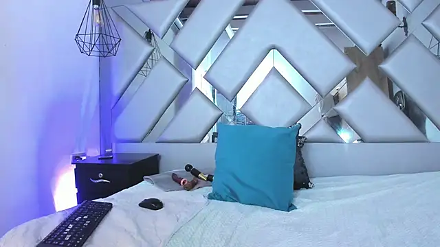 Lorenn_Hill's cam snapshot