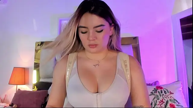 emmy_r's cam snapshot