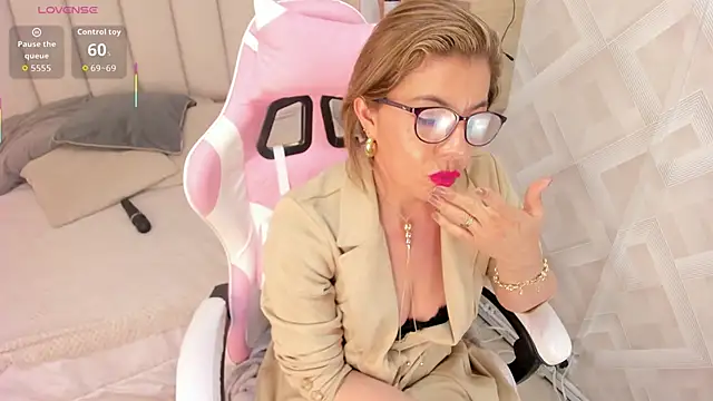 Clhoe_Johnson's cam snapshot