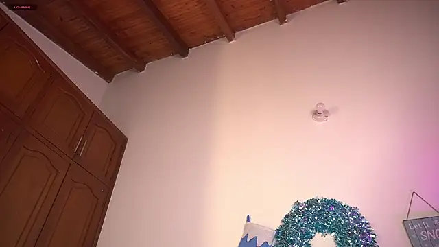 pocahotass_11's cam snapshot