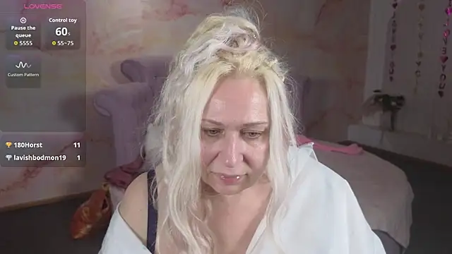 Penelope_Pinky's cam snapshot