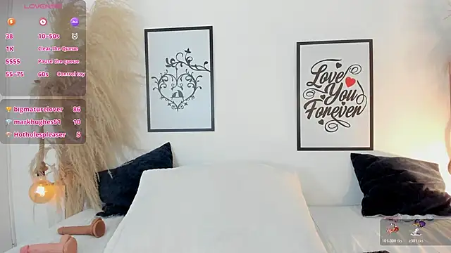 mia_lourence live sex cam