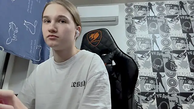 helgicuteness's cam snapshot