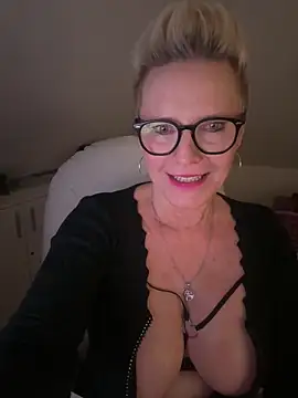 German_Milf live sex cam