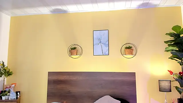 EmaaaBrown_'s cam snapshot