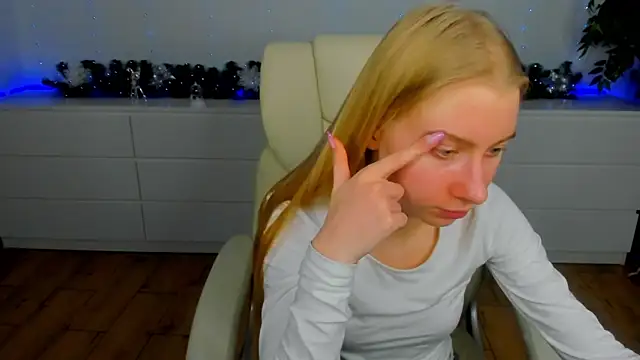 Alina_Blonde's cam snapshot