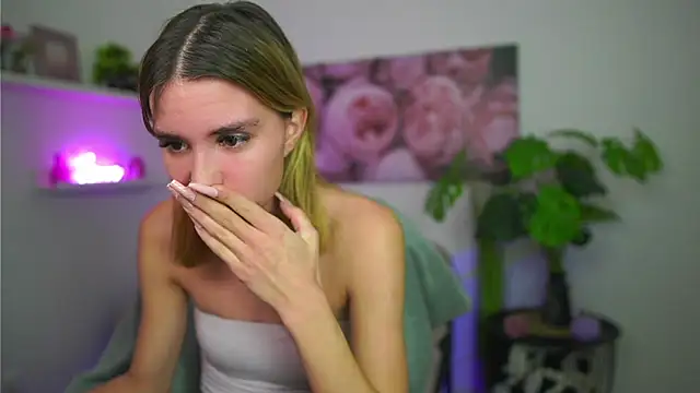 _Bella_Young's cam snapshot