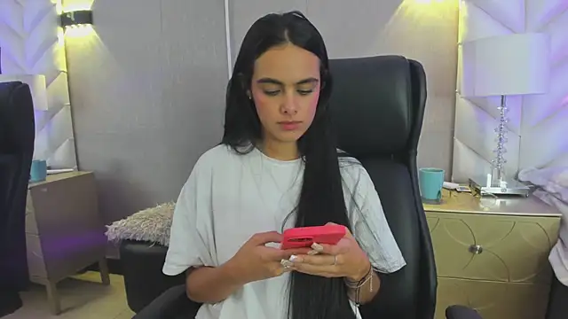 ChloeHarper_ live sex cam