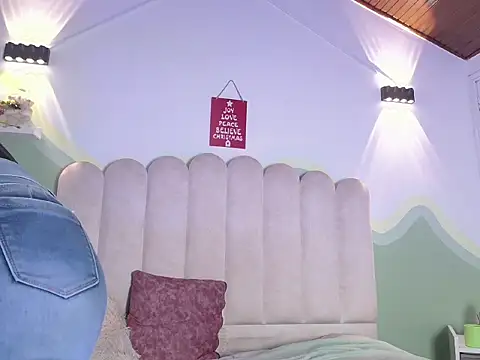 BiancaLuxx_'s cam snapshot