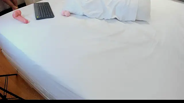 Miah_Scarlet's cam snapshot