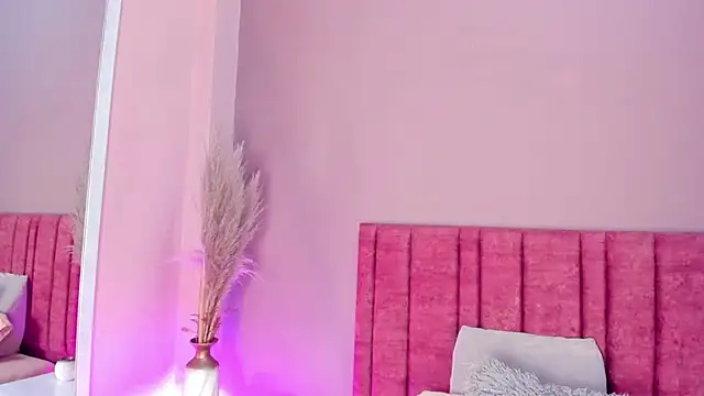 GahiaBelucci's cam snapshot