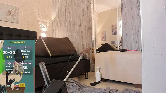 JUANDIAMONDS98 live sex cam