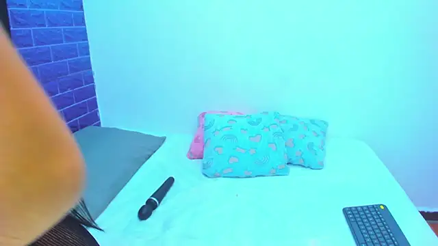 Cora_222's cam snapshot