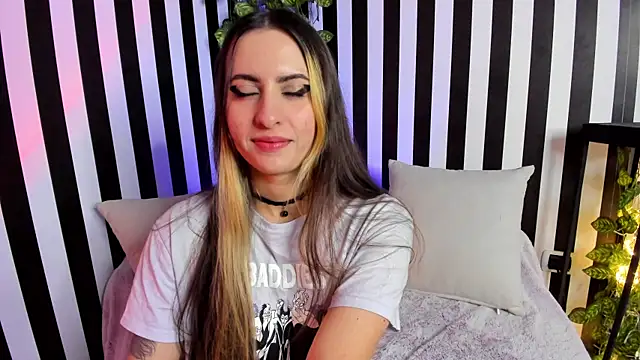 liz_goth's cam snapshot