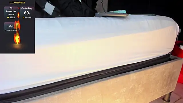 MarkWalker__'s cam snapshot