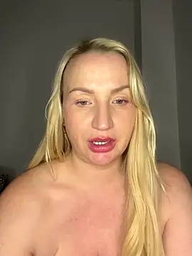 BootyQueenApril's cam snapshot