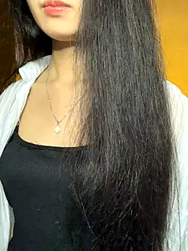 Nhinhi18 live sex cam