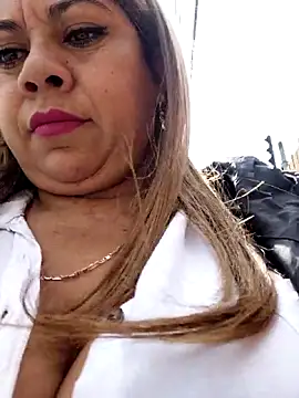 Laura-Hernandez live sex cam