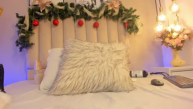 EmilyMiller_22's cam snapshot