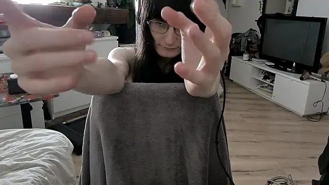 CeriseLapine live sex cam