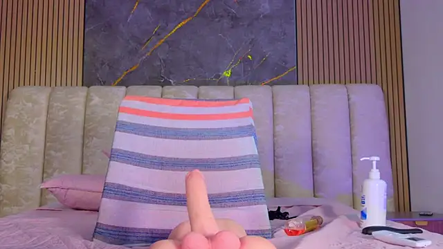 mia_scot's cam snapshot