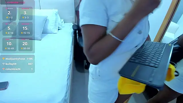 selena_monroy's cam snapshot