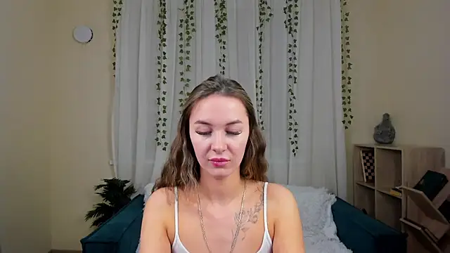 LunaCurly_'s cam snapshot