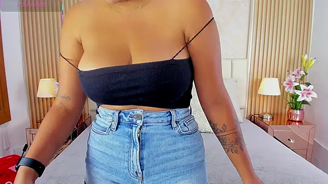 LUNATAYLORS's cam snapshot