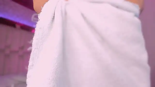 Emmily_Savage's cam snapshot