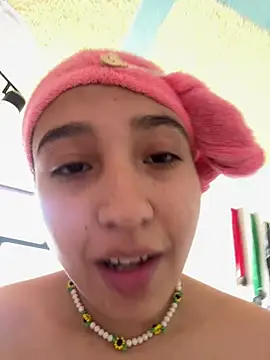 Alix_Rousses21's cam snapshot