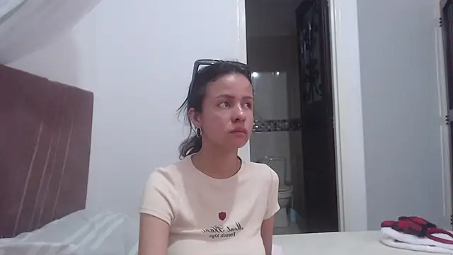 nathaly_jones_'s cam snapshot