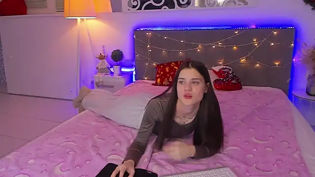 LuisaClover's cam snapshot