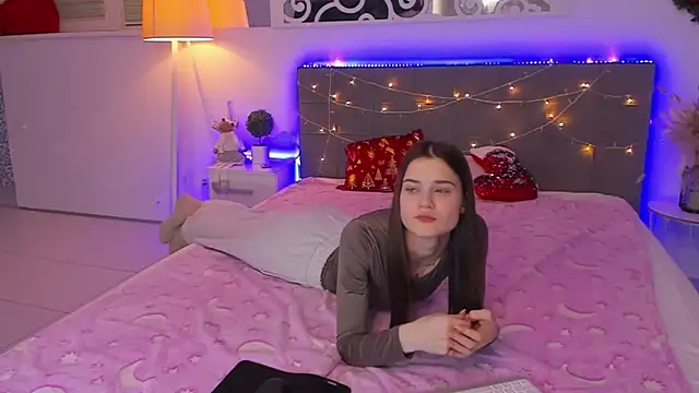 LuisaClover's cam snapshot