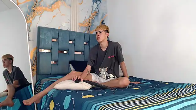 TWINKS_FRIENDS live sex cam