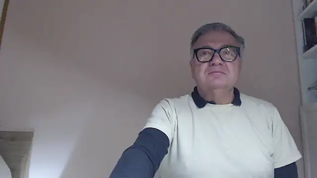 YOU6me's cam snapshot