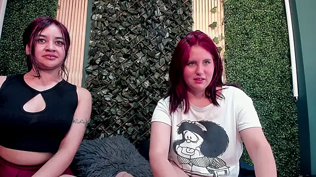 Lucy_and_Karoline's cam snapshot