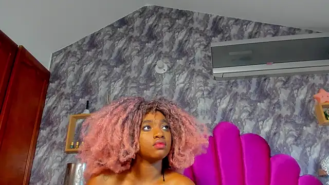 EMMAPARISS's cam snapshot