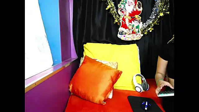 indianmaxine07's cam snapshot