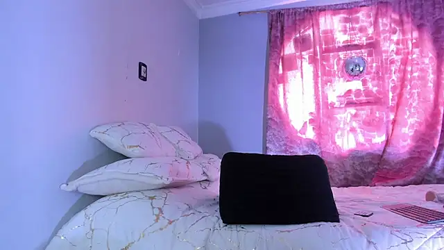 Pamela_Squirtt's cam snapshot