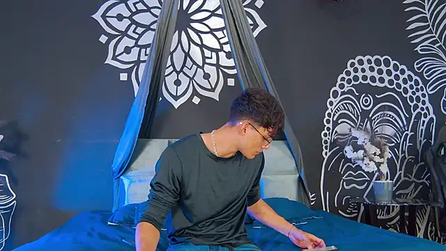 AlessioVitale's cam snapshot