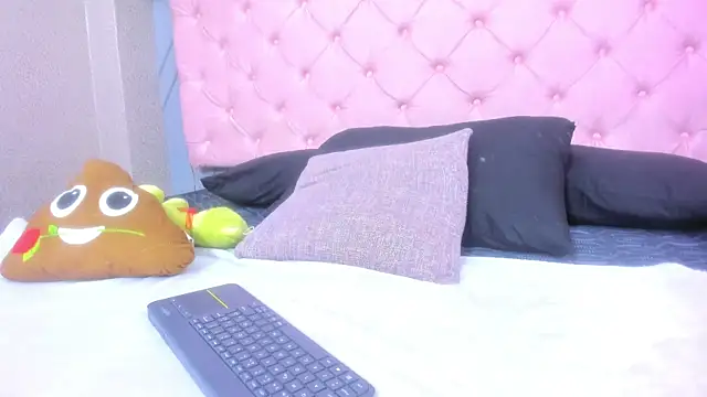 Mia_Horney's cam snapshot