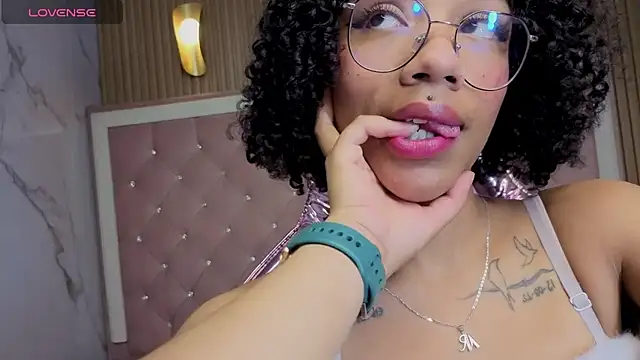 Violeth_b's cam snapshot