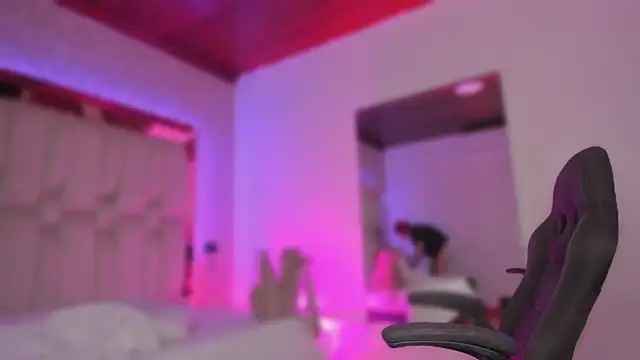 Emmily_Savage's cam snapshot