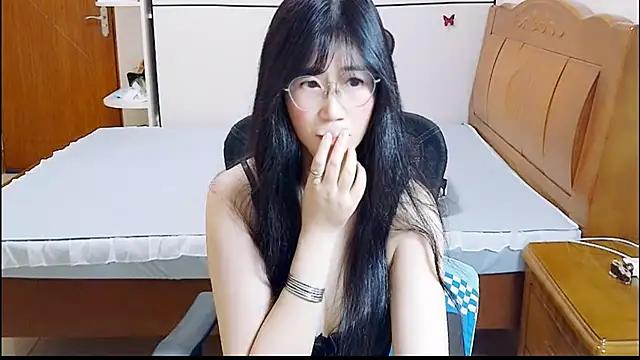 Strawberry_baby live sex cam