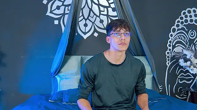 AlessioVitale's cam snapshot