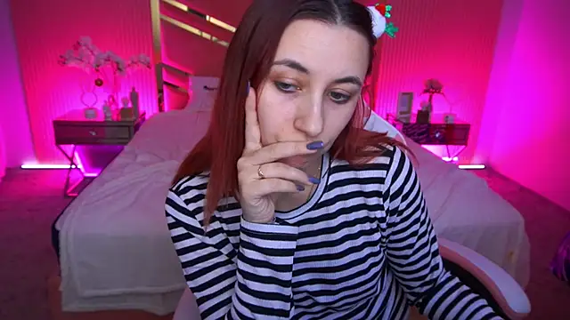 RoxieRay's cam snapshot