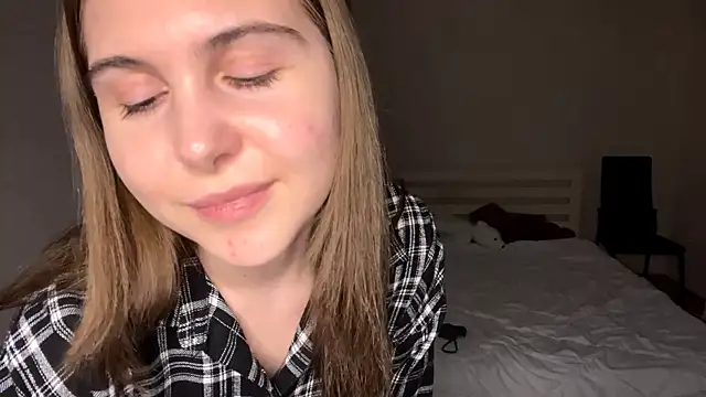 MyraLitterers's cam snapshot