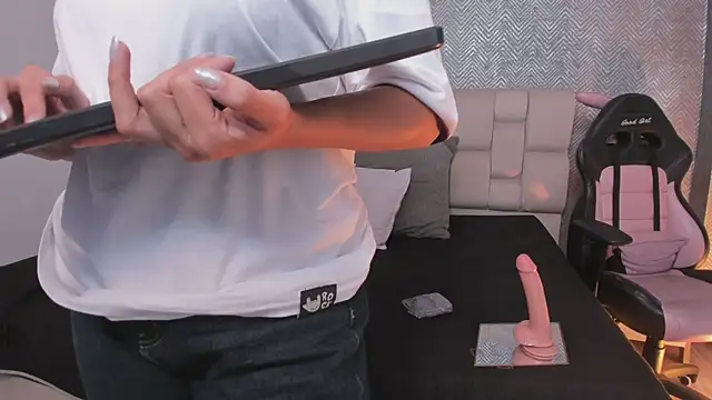 ah_mara_'s cam snapshot