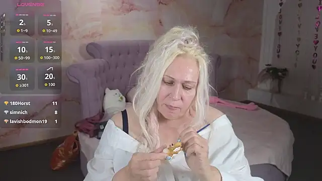 Penelope_Pinky's cam snapshot