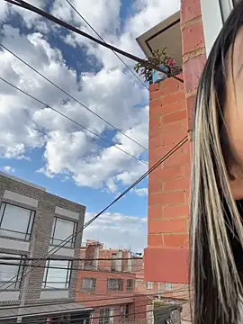 Cami_Leon2's cam snapshot